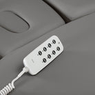 lettino-elettrico-sillon-relax-grigio-dettaglio-telecomando-sul-cuscino
